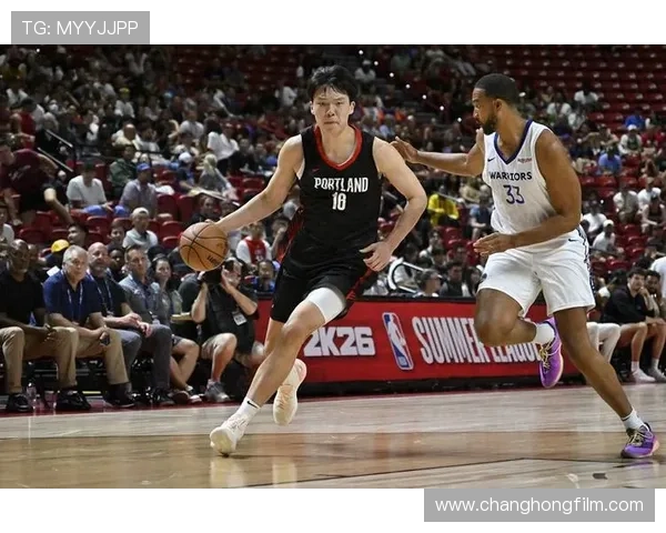 杨瀚森强势单臂暴扣震撼全场喜迎NBA生涯首个运动战进球