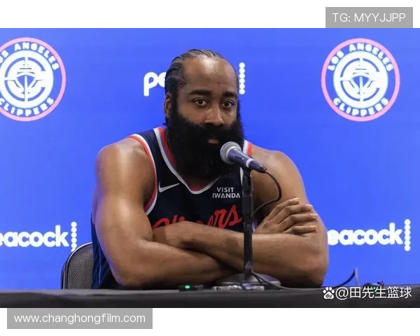 哈登三分火力全开半场独得26分快船领先太阳16分小卡与狄龙合力贡献28分